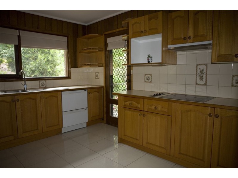 4 Cuthbert Court, Wheelers Hill VIC 3150