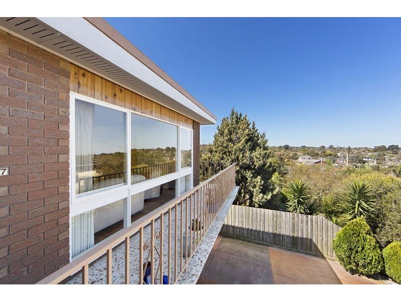 27 Chivers Avenue, Glen Waverley VIC 3150