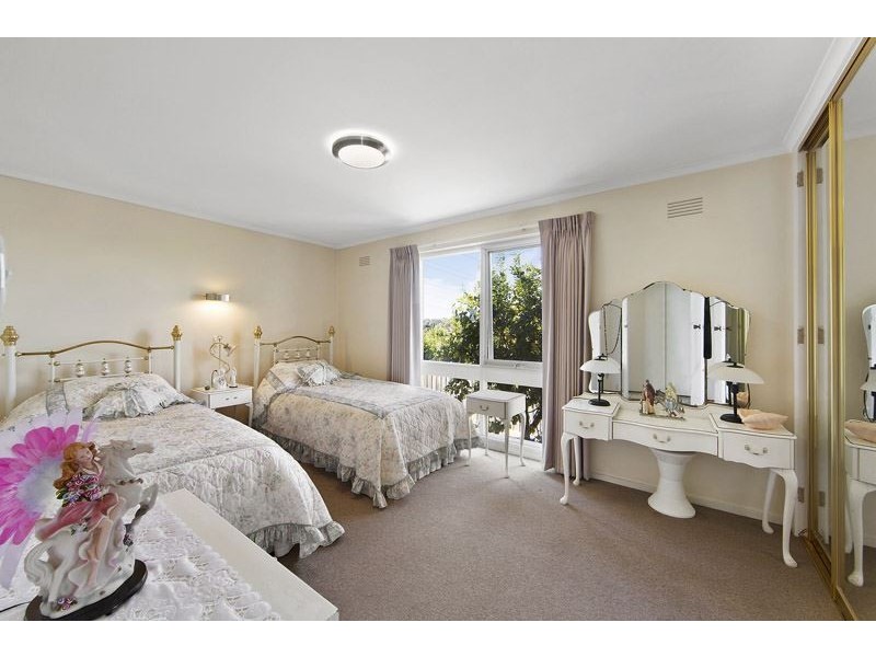 27 Chivers Avenue, Glen Waverley VIC 3150