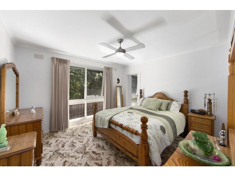 27 Chivers Avenue, Glen Waverley VIC 3150