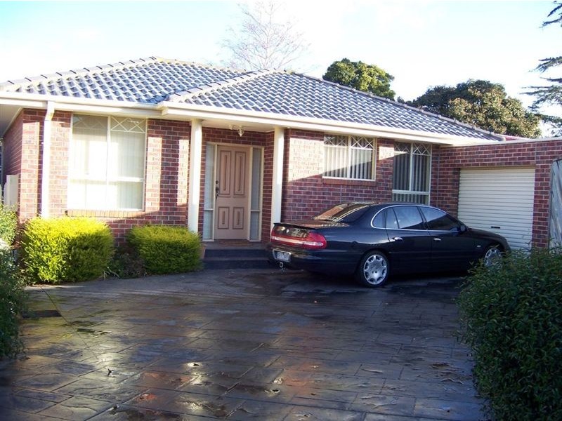 2/8 Delmore Crescent, Glen Waverley VIC 3150