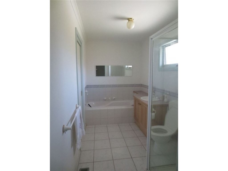 1/12 Garrison drive, Glen Waverley VIC 3150