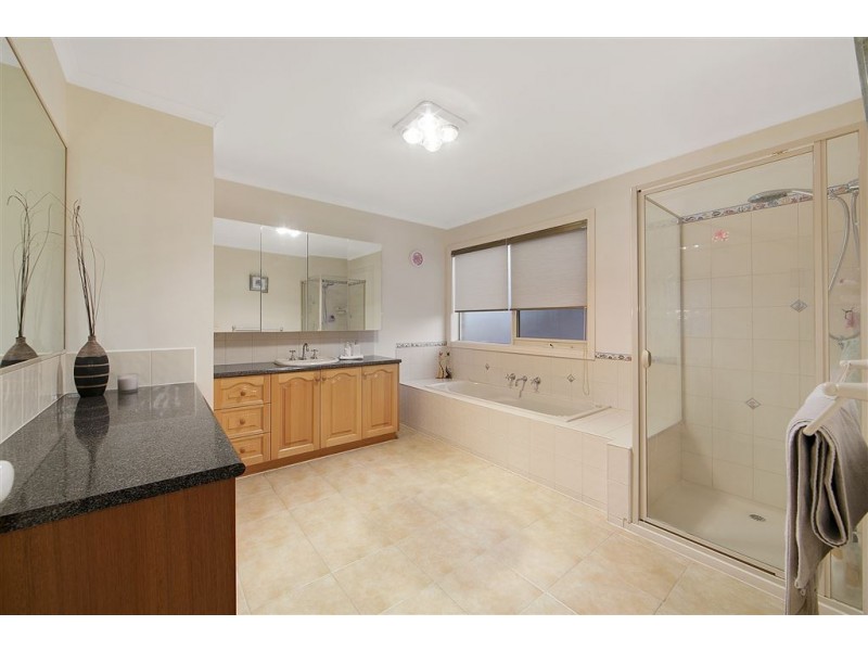 5 Clarke Place, Mount Waverley VIC 3149