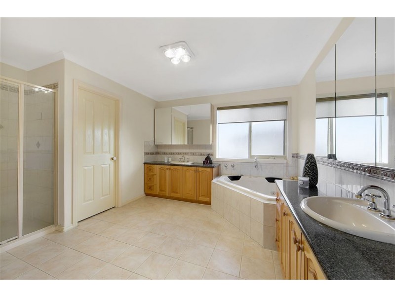 5 Clarke Place, Mount Waverley VIC 3149