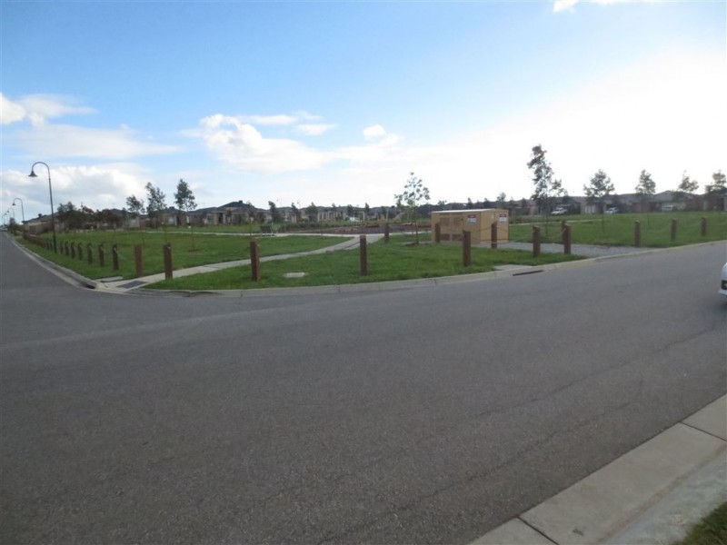130 Sabel Drive, Cranbourne North VIC 3977