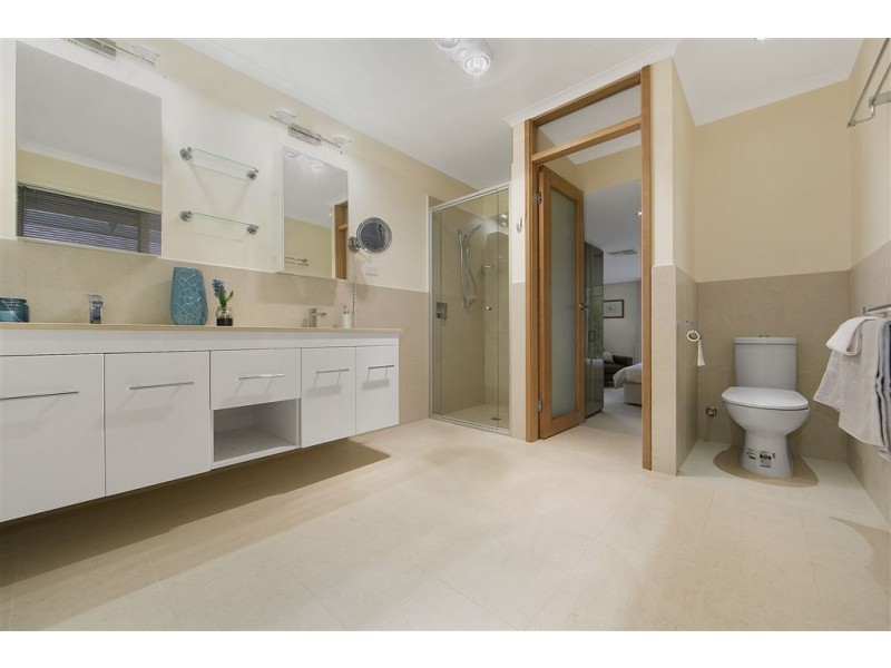 18 Strand Close, Glen Waverley VIC 3150