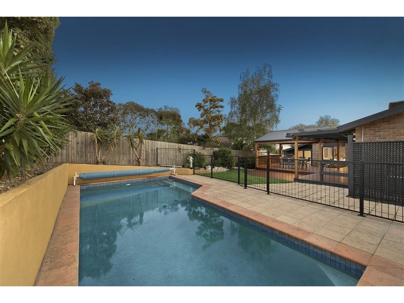 18 Strand Close, Glen Waverley VIC 3150