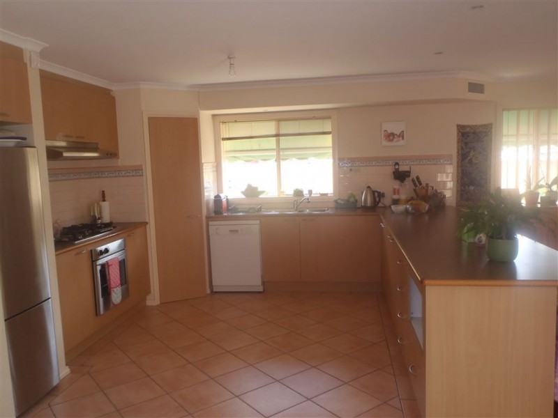 46 Avendon Blvd, Glen Waverley VIC 3150