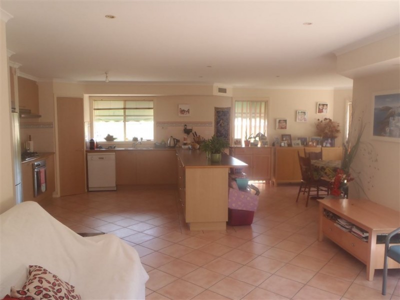 46 Avendon Blvd, Glen Waverley VIC 3150