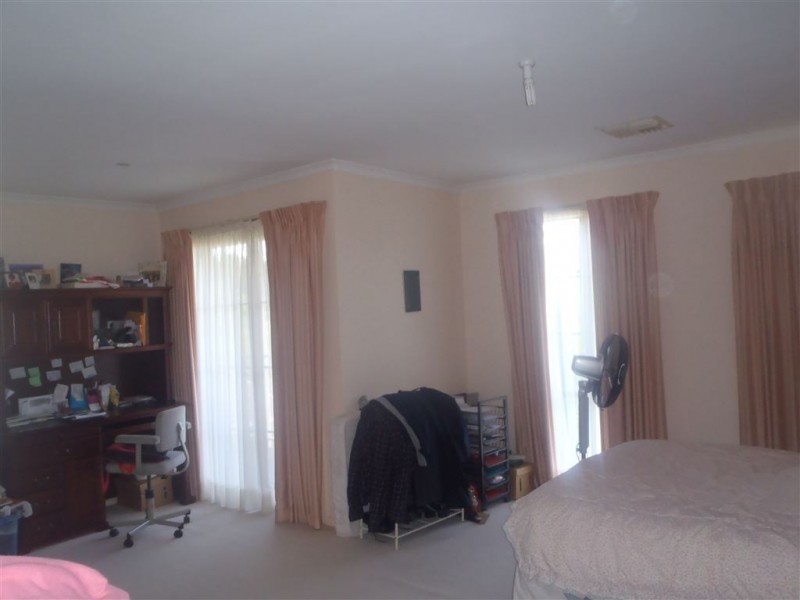 46 Avendon Blvd, Glen Waverley VIC 3150
