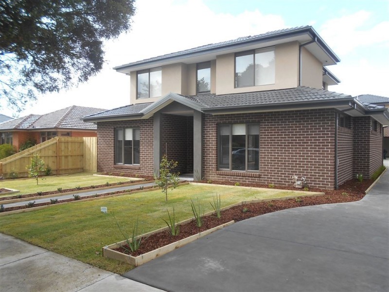 1/2 Folkestone Road, Glen Waverley VIC 3150