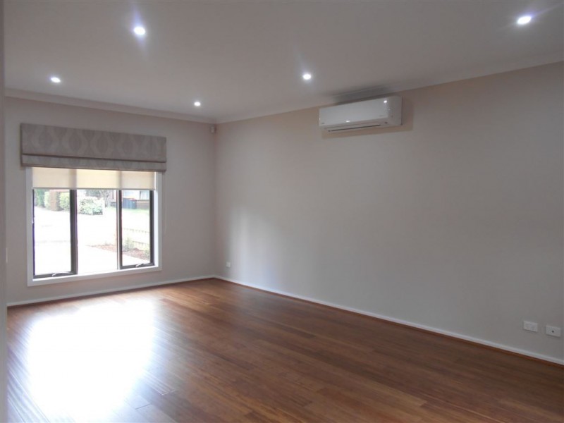 1/2 Folkestone Road, Glen Waverley VIC 3150