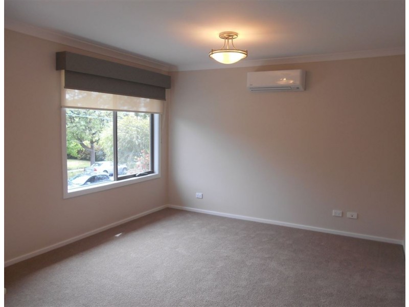 1/2 Folkestone Road, Glen Waverley VIC 3150