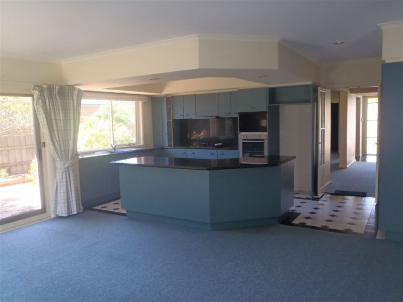 2 Latham Court, Glen Waverley VIC 3150