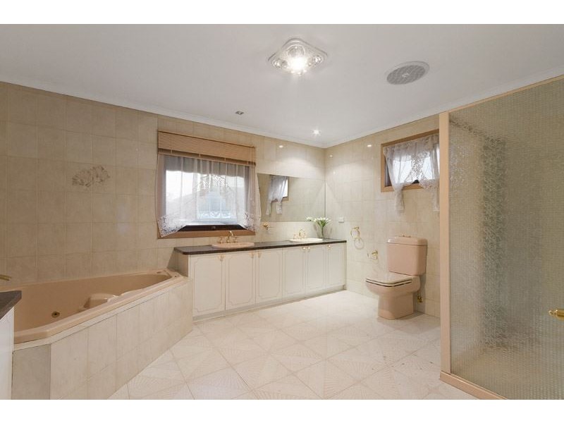 10 Chippendale Terrace, Burwood East VIC 3151