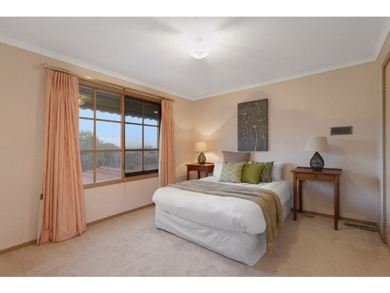 10 Chippendale Terrace, Burwood East VIC 3151