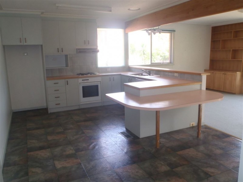 2 Leamington Crescent, Glen Waverley VIC 3150