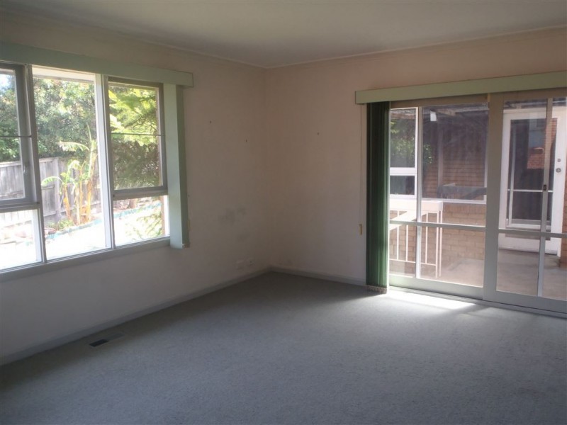 2 Leamington Crescent, Glen Waverley VIC 3150