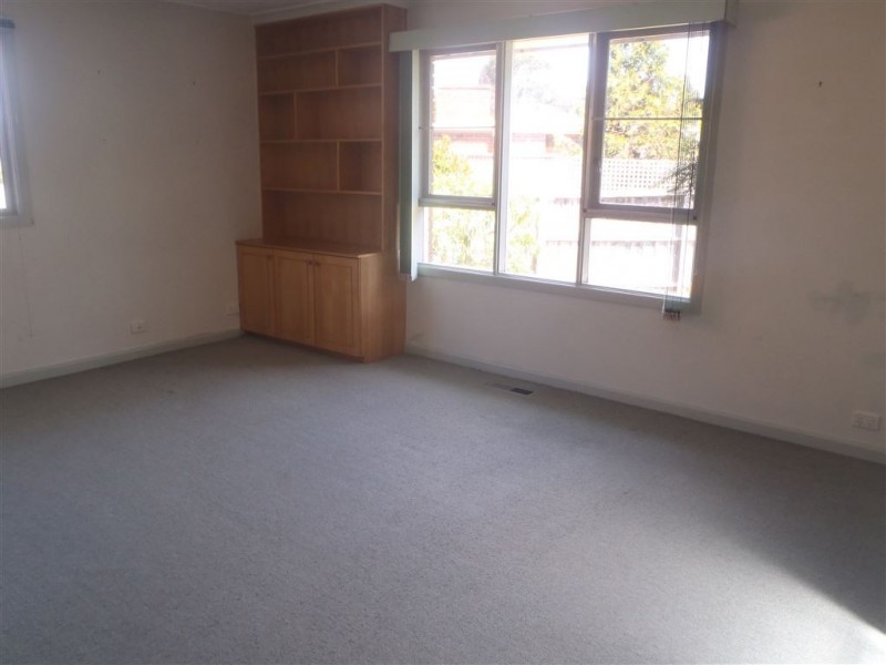 2 Leamington Crescent, Glen Waverley VIC 3150