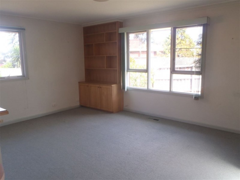 2 Leamington Crescent, Glen Waverley VIC 3150