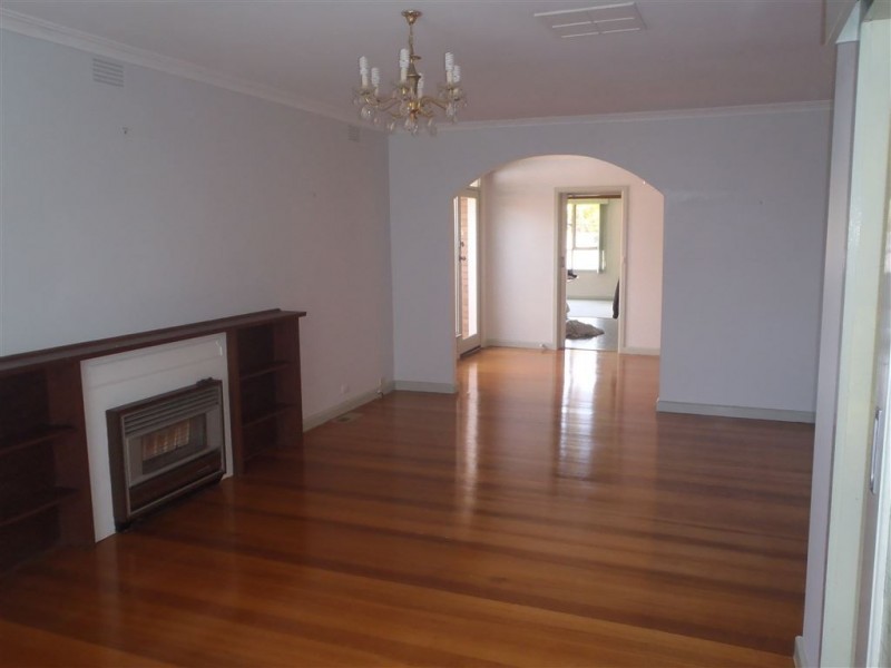 2 Leamington Crescent, Glen Waverley VIC 3150