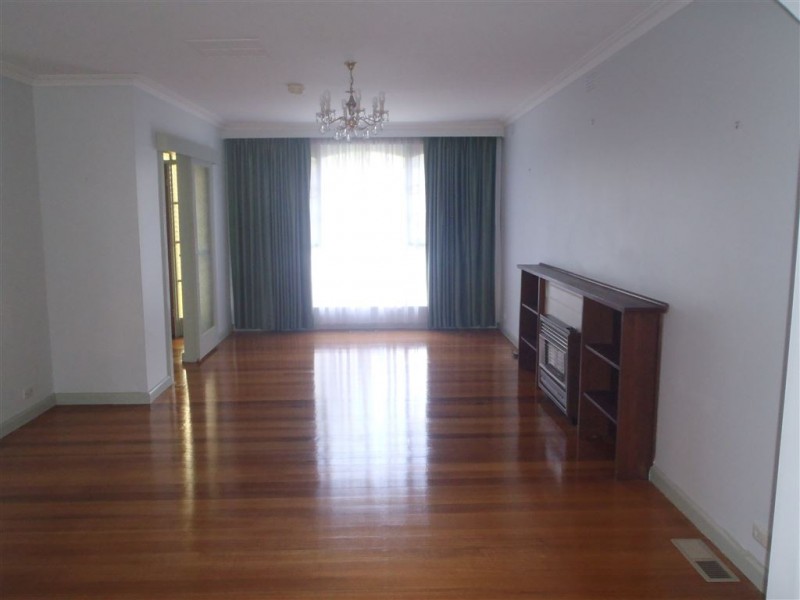 2 Leamington Crescent, Glen Waverley VIC 3150