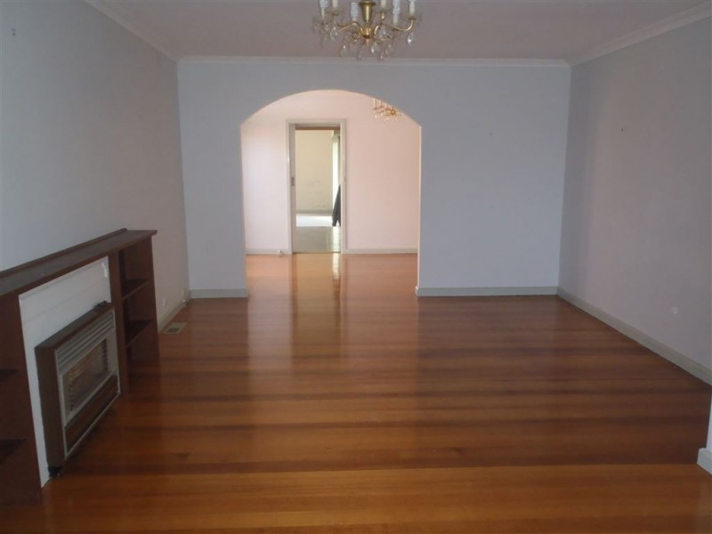 2 Leamington Crescent, Glen Waverley VIC 3150
