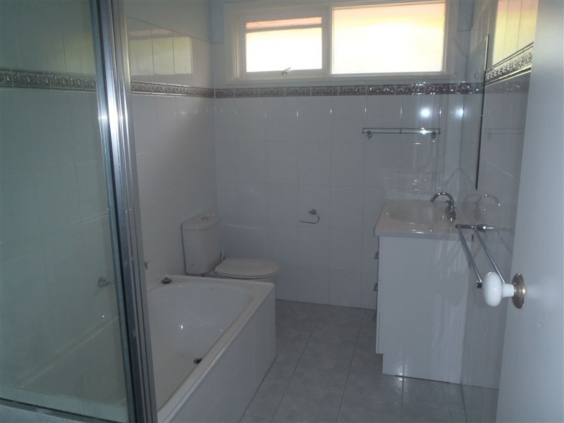 2 Leamington Crescent, Glen Waverley VIC 3150