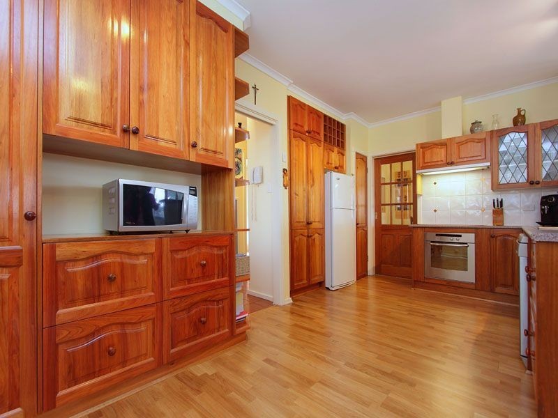 6 Walden Avenue, Wheelers Hill VIC 3150