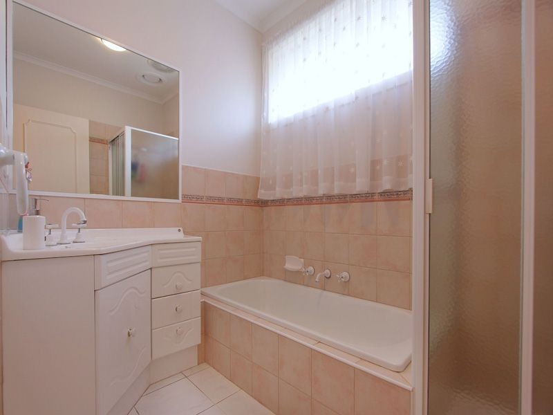 6 Walden Avenue, Wheelers Hill VIC 3150