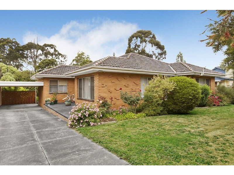 10 St Clair Crescent, Mount Waverley VIC 3149