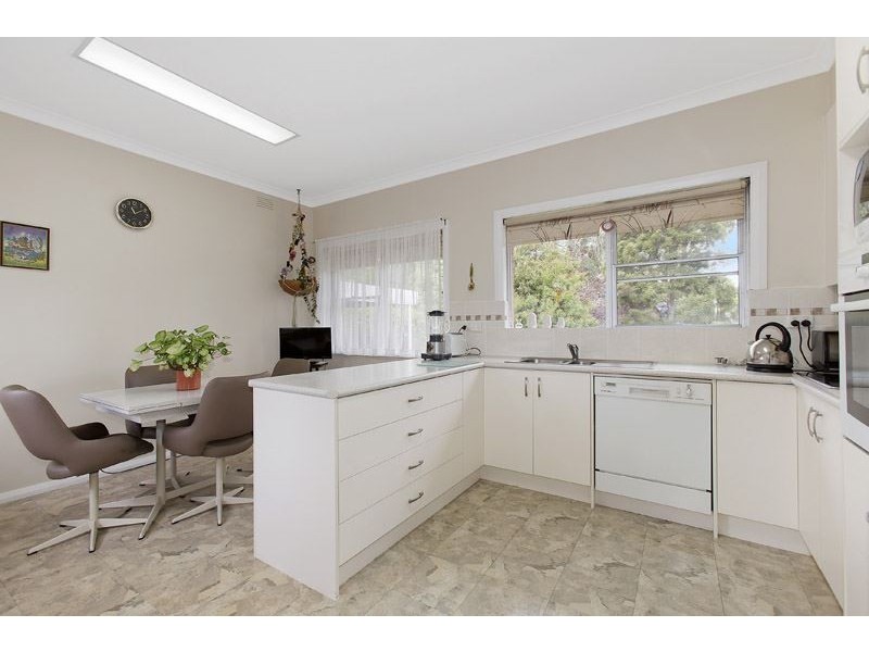 10 St Clair Crescent, Mount Waverley VIC 3149