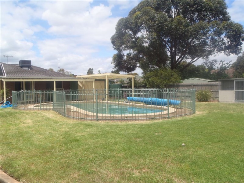 1 Bunbury Avenue, Narre Warren VIC 3805