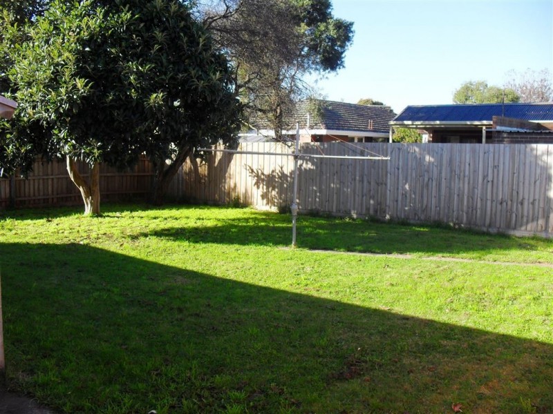 1 Sandowen Avenue, Burwood East VIC 3151