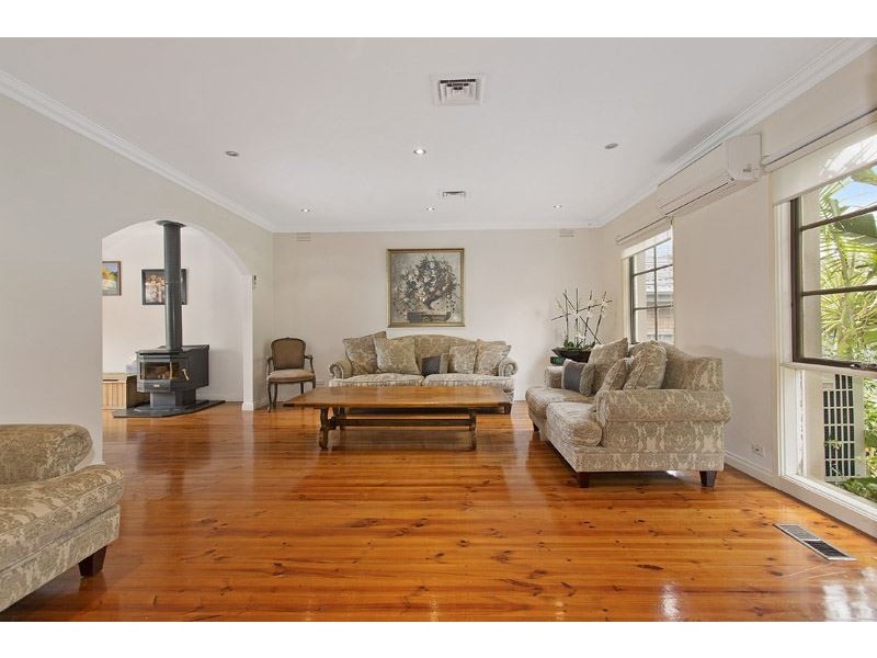 52 Mannering Drive, Glen Waverley VIC 3150