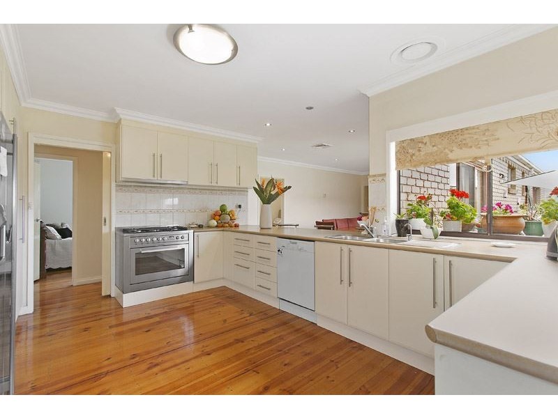 52 Mannering Drive, Glen Waverley VIC 3150