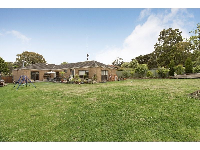 52 Mannering Drive, Glen Waverley VIC 3150