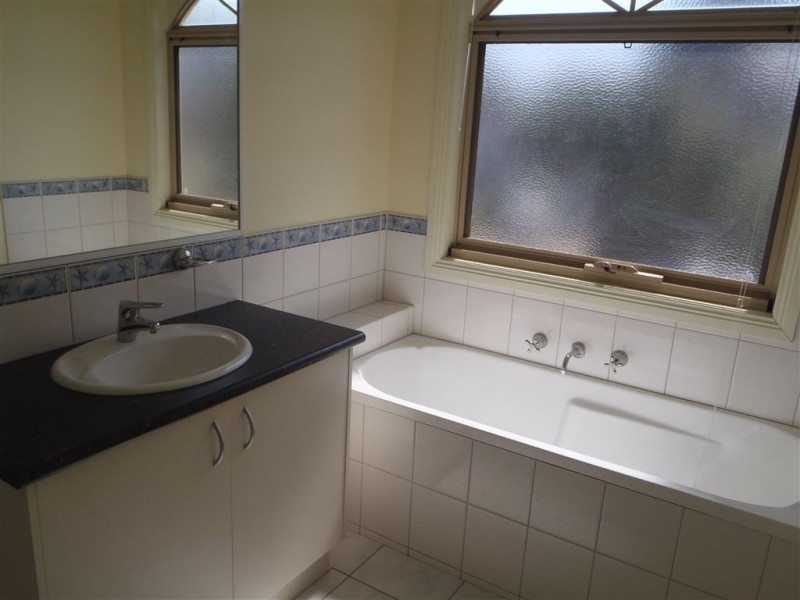 2/28 Hinkler Road, Glen Waverley VIC 3150