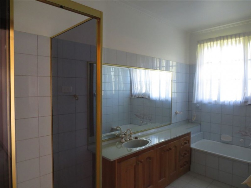 32 Remington Drive,, Glen Waverley VIC 3150