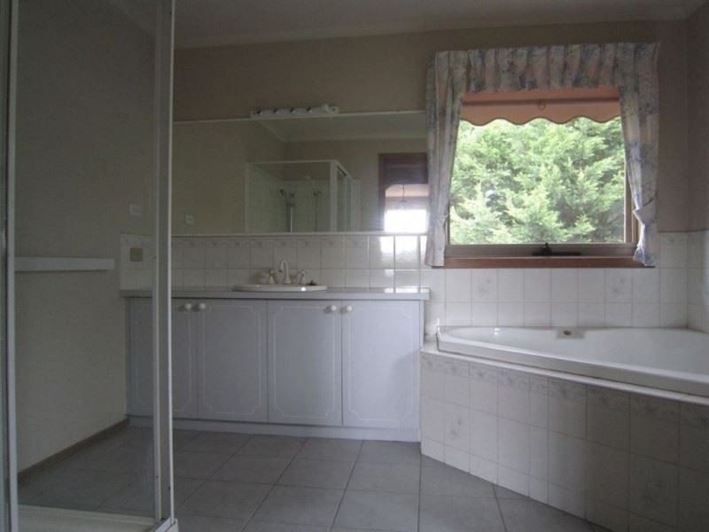 2 Heysen Court, Rowville VIC 3178