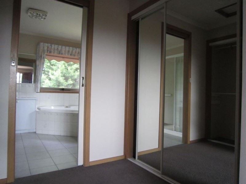 2 Heysen Court, Rowville VIC 3178