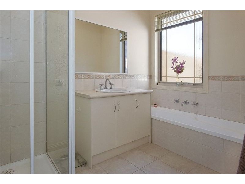 2/4 Brush Grove, Glen Waverley VIC 3150