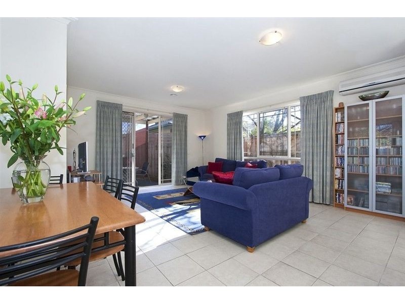 2/4 Brush Grove, Glen Waverley VIC 3150