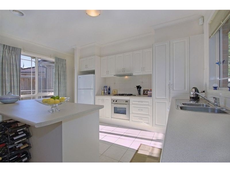 2/4 Brush Grove, Glen Waverley VIC 3150