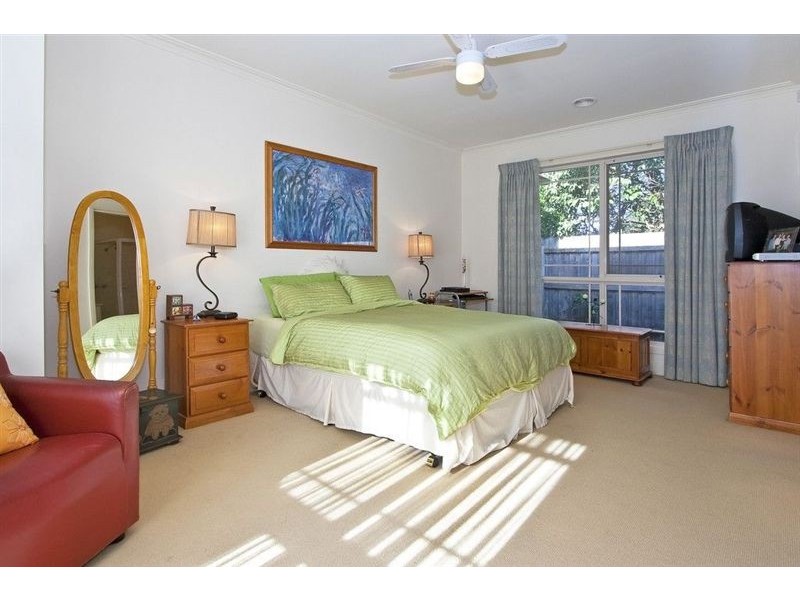 2/4 Brush Grove, Glen Waverley VIC 3150