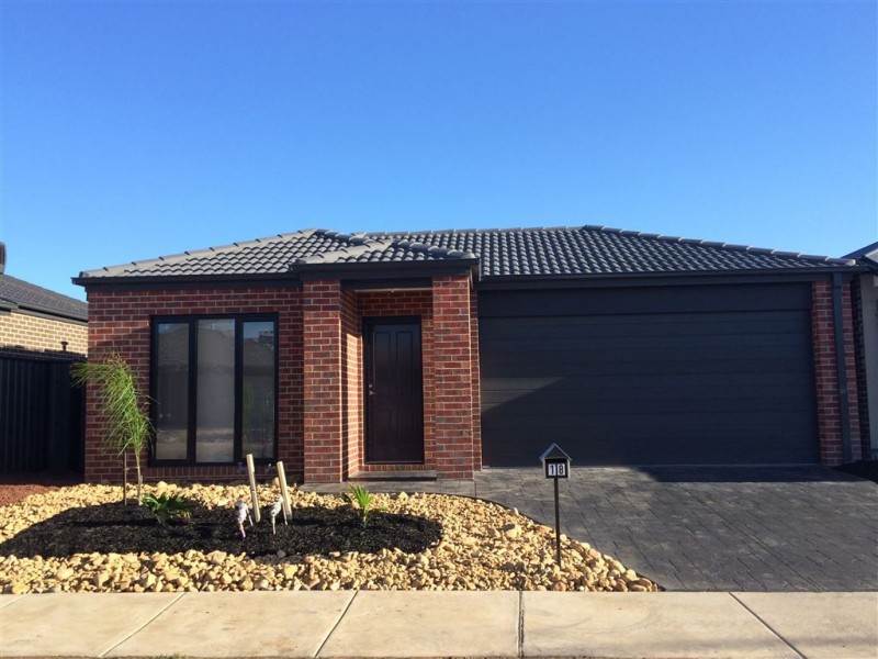 18 Dream Avenue, Clyde North VIC 3978
