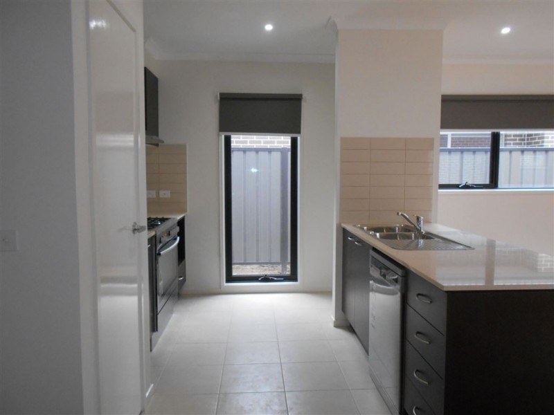 18 Dream Avenue, Clyde North VIC 3978