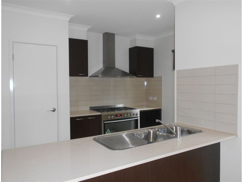 18 Dream Avenue, Clyde North VIC 3978