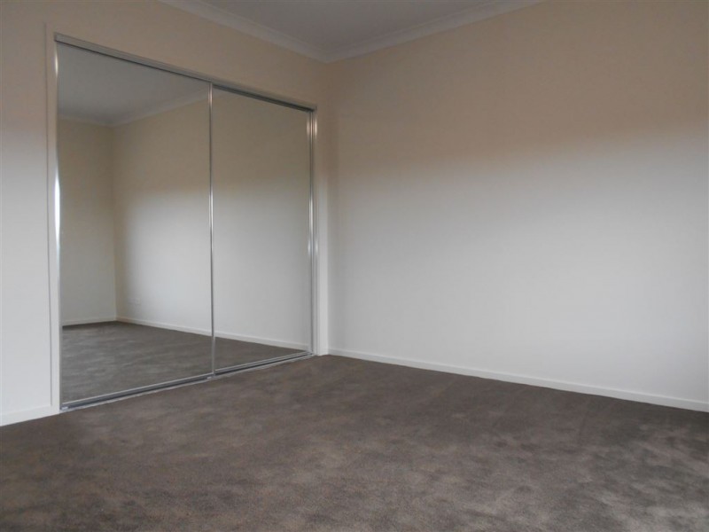 18 Dream Avenue, Clyde North VIC 3978