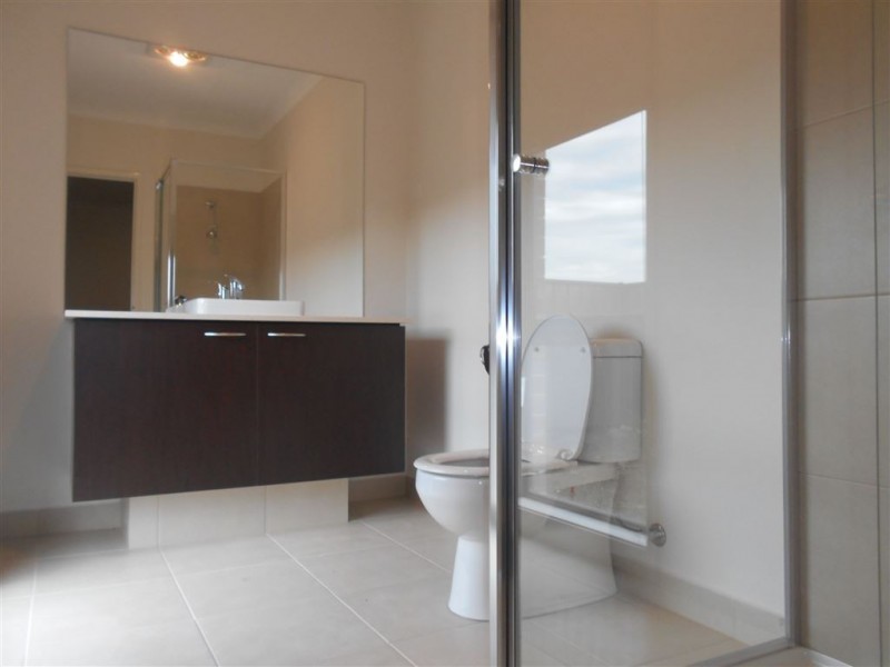 18 Dream Avenue, Clyde North VIC 3978